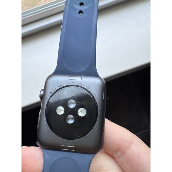 Apple Watch 42mm 7000 series with band for parts - Picture 3 of 3